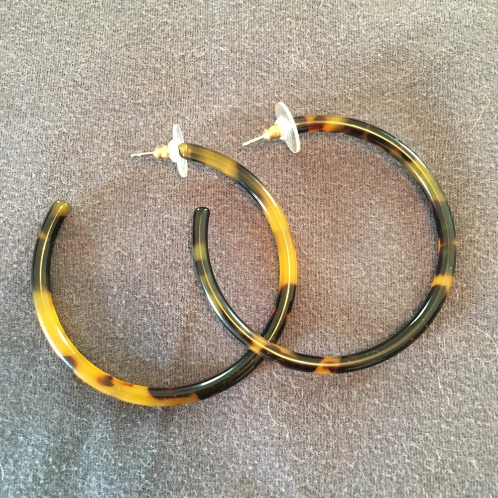 BR hoop earrings